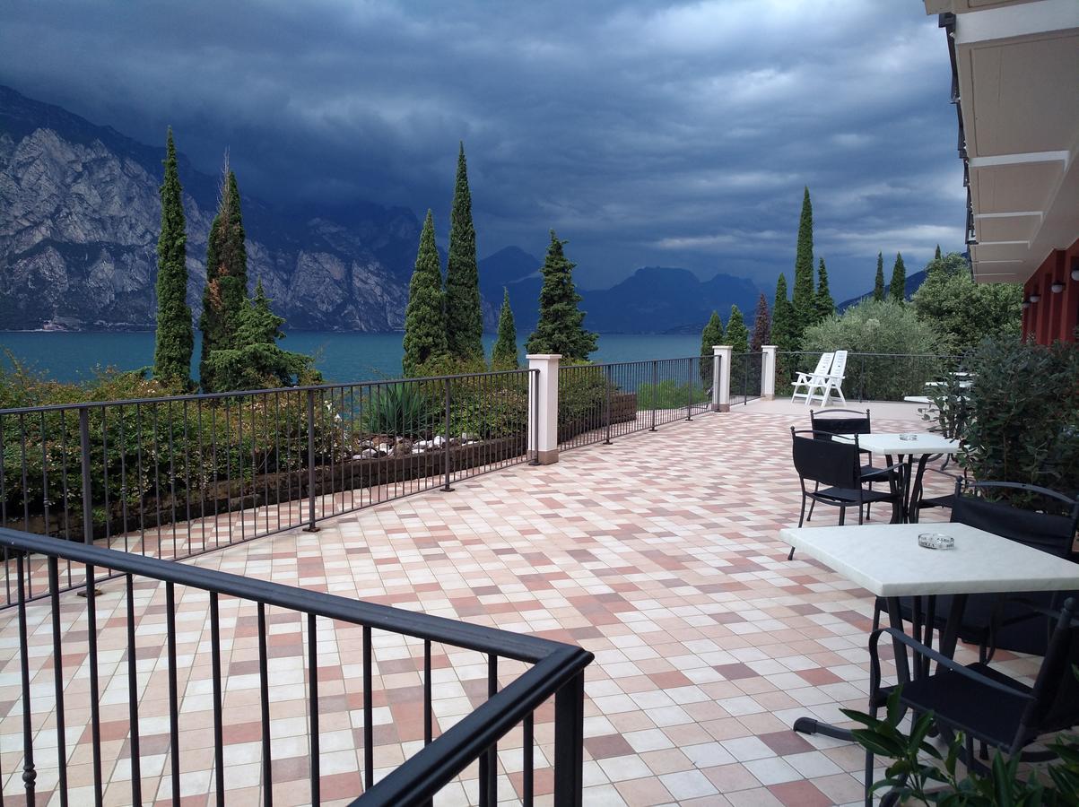 Hotel Oasi Beach Malcesine Kültér fotó